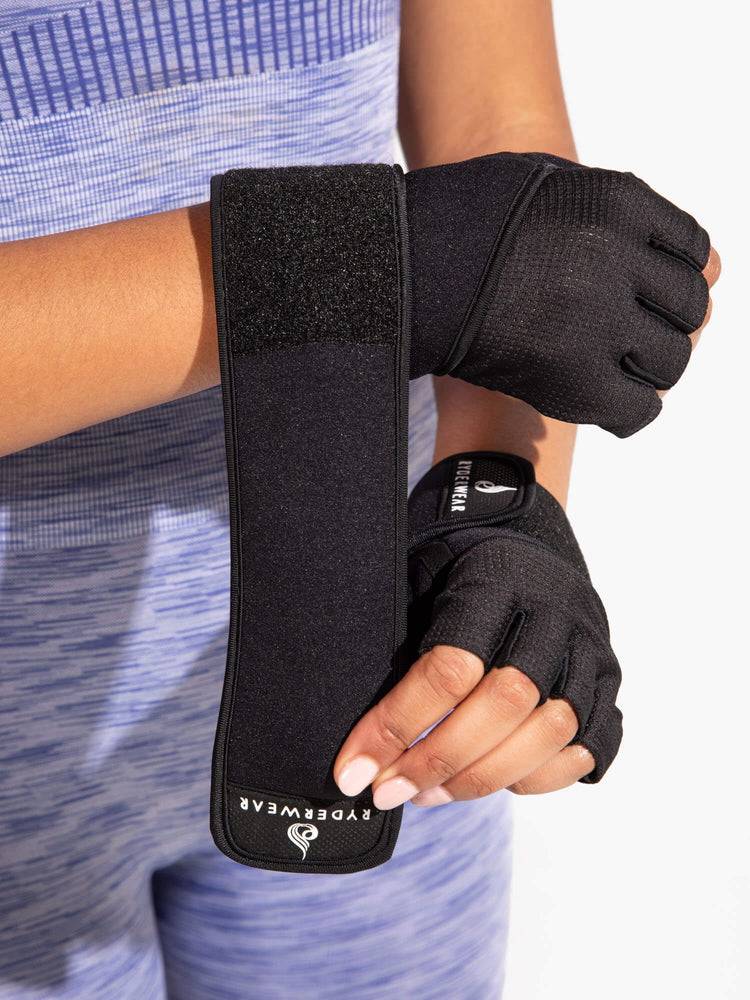 Ryderwear Women Gloves Wrap Lifting Women\'s Gloves Black | CA1052GL